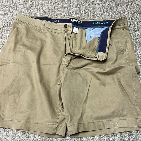 Sonoma Khaki Shorts size 42 - Picture 1 of 2
